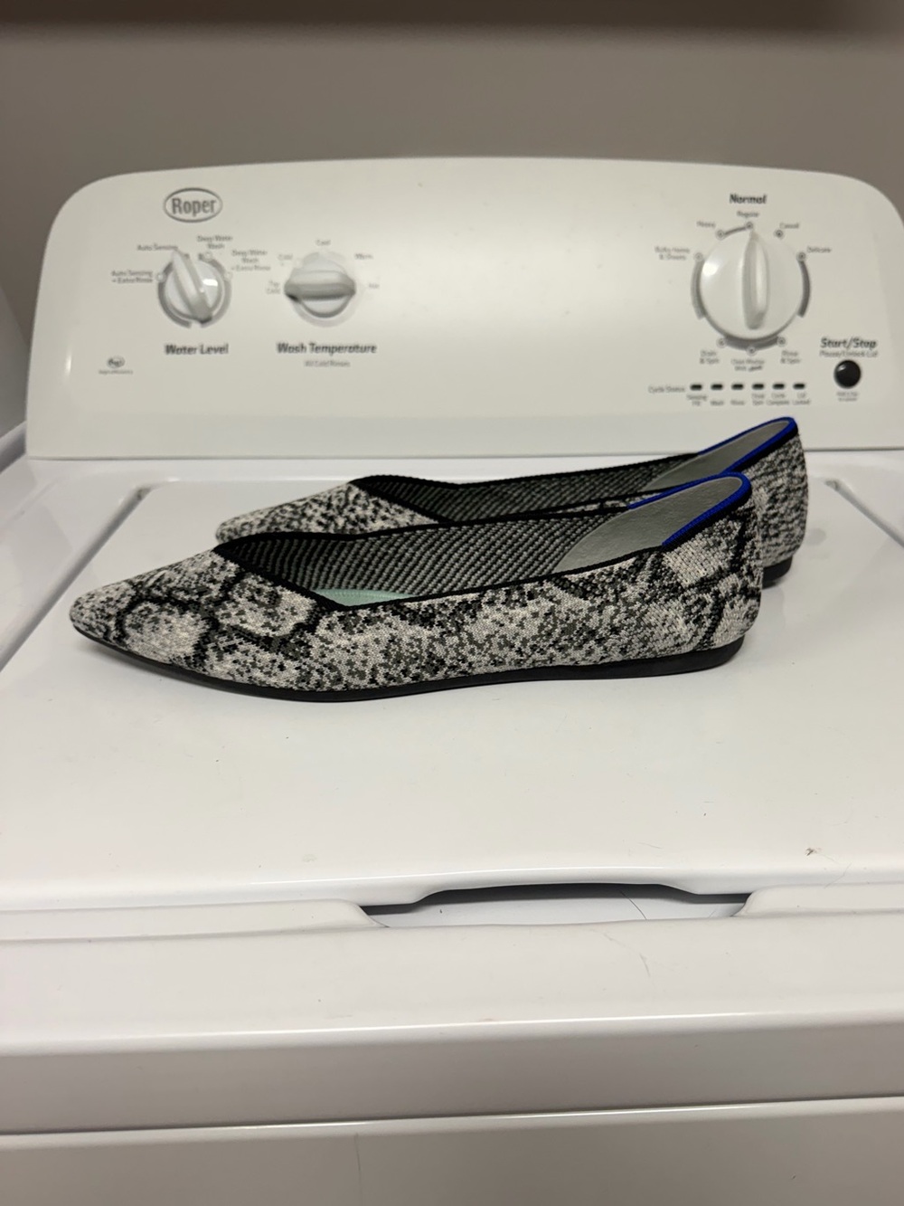 Rothy’s Size 12 Python Point